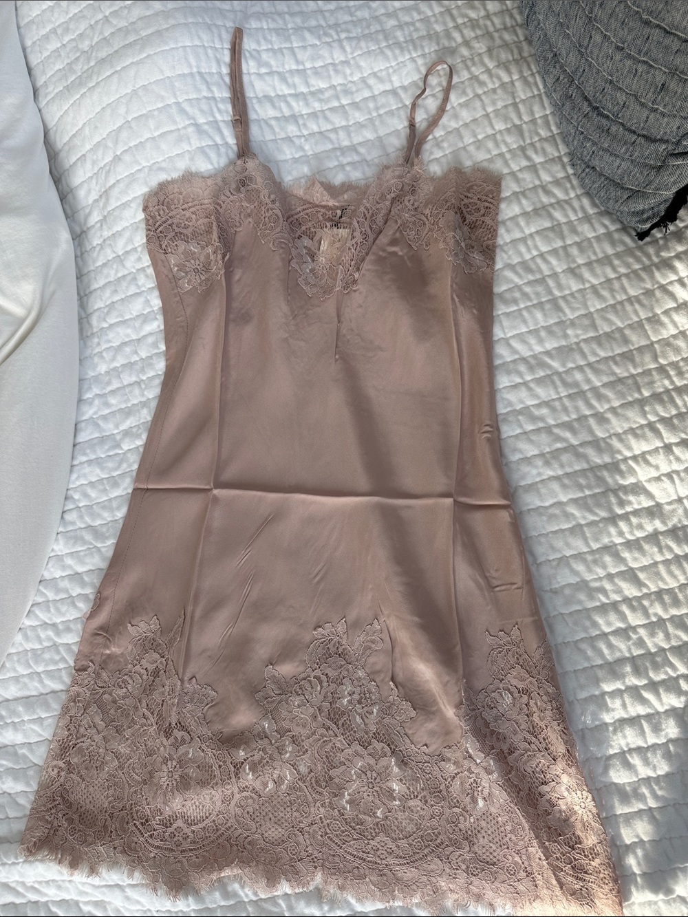 Gold Hawk 💯silk Coco in nude crystal